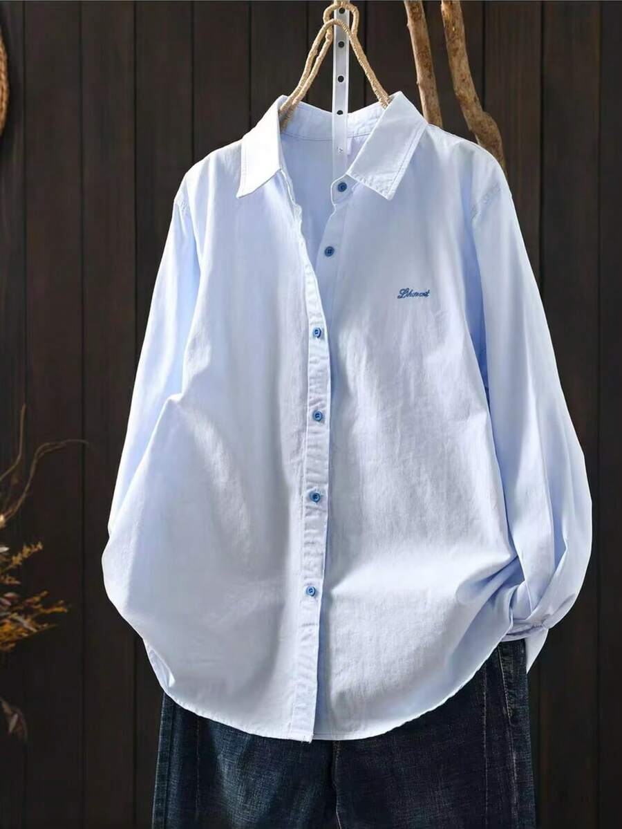 女款字母刺繡鈕扣開襟休閒日常襯衫 - 淺藍色 - 查看 1