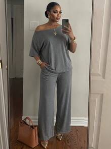 SHEIN Lady CURVE 女款大尺碼街頭風休閒運動套裝，灰色露肩T恤搭配寬腿運動長褲兩件套，包容優雅夏季穿搭 - 灰色 - 查看 3