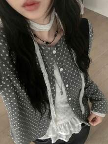 YCYC 女款甜美百搭圓領鈕扣短版開襟羊毛衫，韓系秋季蕾絲拼接長袖外套 - 灰色 - 查看 3