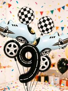 Ein Rennwagen Geburtstagsballon Set mit Sportwagen Folienballons, eleganten schwarzen Zahlen Folienballons und Radnabe Folienballons. Es eignet sich hervorragend als Geburtstagsgeschenk für Söhne und Töchter sowie als Dekoration für Eltern-Kind-Treffen. - Übersicht 1