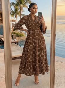 SHEIN Lady CURVE Vestido casual de fiesta elegante para vacaciones con cuello en V, estampado integral y fruncido para mujeres de talla grande - Marrón - Ver 4