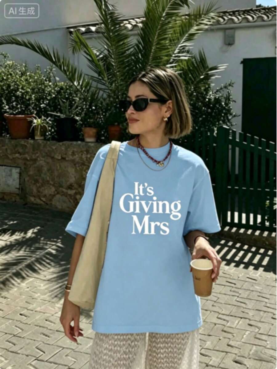 Bachelorette T Shirts Women,Its Giving Mrs Bride To Be Engagement Top,Summer Print Round Neck Short Sleeve,Graphic Tees,Cute,Party Outfit - 淺藍色 - 查看 1