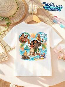 [Officially Licensed By Disney] Disney Moana-Themed Printed Crew Neck Short-Sleeved T-Shirt For Boys And Girls. Features A Double Print Design On The Front And Back: The Back Displays A Group Portrait Of The Moana Family, While The Front Features A Seascape Of Moana's Companions. Made Of Soft Cotton, This Casual Summer Top Is Suitable For Both Boys And Girls, Perfect For Birthday Parties, Everyday Wear, And Outdoor Activities. The Fabric Is Skin-Friendly, Breathable, Washable, And Durable. It Also Makes A Great Gift For Children, Offering A Unique Summer Style Experience. - 白色 - 查看 2