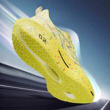 Chaussures de course ultra-légères et amortissantes à rebond pour hommes, best-seller été 2026, chaussures de sport décontractées polyvalentes avec plaque de carbone antidérapante, chaussures de course pour couple, chaussures de sport antidérapantes et résistantes à l'usure convenant à divers terrains et à la forme physique - Jaune citron - Voir 2