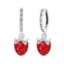 Un par de pendientes de plata de ley 925 con diamantes que presentan diseños originales de lágrima, trébol de cuatro hojas, flor, estrella de mar y fresa. Estos pendientes colgantes de circonita cúbica de colores ofrecen un aspecto fresco y versátil que es a la vez lujoso y delicado. Perfectos para el uso diario y para complementar, emanan un encanto alegre. - Multicolor - Ver 13