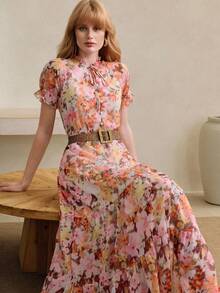 Vestido corto con estampado floral, manga corta con volantes y bajo con volantes de gasa para mujeres - Rosa - Ver 1