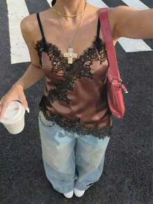 Top de camisola de encaje de lujo| Encaje de contraste + tela suave, sexy y favorecedora para el verano - Marrón - Ver 1