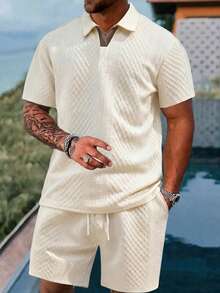 Conjunto de camisa polo y pantalones cortos con cordón versátil de moda para hombre, para verano, vacaciones y actividades al aire libre, con diseño de líneas - Negro - Ver 1