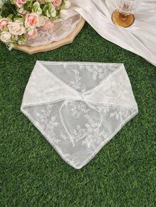 1件夏季輕量透氣花卉刺繡蕾絲飾邊三角頭巾 女孩防曬髮飾 適合海灘度假與日常穿著 - 白色 - 查看 4