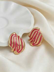 French Retro Wave Earrings, Made Of 18K Stainless Steel Material, Fade Resistant And Hypoallergenic, High-End Light Luxury Earrings, Versatile Accessories For Daily Commuting And Dating, Holiday Gifts For Girlfriends And Mothers. - Multicolor - View 8