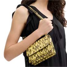 Coach Women's Mini Klare Chain Crossbody Bag - 蛇黃 - 查看 2