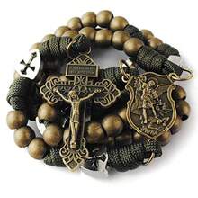 HanlinCC - Collar con abalorio metal bronce envejecido, resistente y duradero, con pieza central de San Miguel y crucifijo de indulto para hombres - Rosario de cobre antiguo St.Michael Paracord - Ver 1