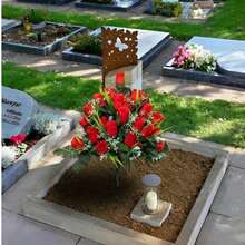 24-Pack Memorial Rose Bouquet, Artificial Rose Memorial Flowers, Red Plastic Flowers With Green Leaves, Weather-Resistant, Suitable For Outdoor Cemetery Decoration, Durable Plastic Artificial Flower Combination, Suitable For All Seasons And Festivals, Ideal For Funerals, Cemetery Decorations, And Memorial Day Decorations. - Red - View 5