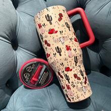 HYDROO-JUGG, 40 Ounces,Cowboy Christmas, Wild Rose,Black Leopard Print, Duck-Hunting Camouflage, Leopard Pattern / Blairge Pattern Series, Stainless Steel Vacuum Insulated Cup Ice Breaker Cup, A Preferred Choice For Mugs As Gifts, 2 Designs Suitable For Diverse Groups Of People: Leopard Pattern Is Bold And Individualistic, Suitable For Young People; Blairge Pattern Is Retro And Elegant, Suitable For Office Workers On Commutes. Vacuum Insulation Technology, Effectively Locks Temperature And Freshness, Keeps Drinks Frozen In Summer And Heated In Winter. Anti-Slip Handle, Leak-Proof Lid With A Tight Seal, Detachable Straw For Easy Cleaning, Stable At The Bottom. 40OZ Large Capacity, Reduces Frequent Refilling, Suitable For Various Scenarios Such As School, Office, Vehicle, And Fitness. Convenient And Hassle-Free For Personal Use, Suitable For Giving To Family Members, Friends, Or Colleagues During Festivals. Practical And Practical, With Excellent Value For Money. - 牛仔聖誕 - 查看 2