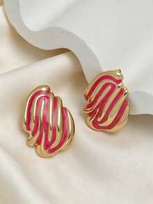 French Retro Wave Earrings, Made Of 18K Stainless Steel Material, Fade Resistant And Hypoallergenic, High-End Light Luxury Earrings, Versatile Accessories For Daily Commuting And Dating, Holiday Gifts For Girlfriends And Mothers. - Multicolor - View 4