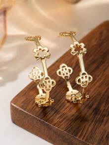 Fashionable Minimalist Elegant Geometric Large Round Cross Flower Women's Earrings, Versatile Ear Studs Suitable For Daily Wear, Dates, And Parties. - Gold - View 7