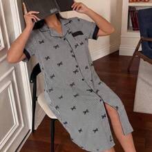 guang zhou mi qian shang mao Napfluff CURVE Napfluff CURVE Camisón de mujer talla grande con botones delanteros y cuello, estampado de mariposas y rayas de manga corta, adecuado para el verano - Negro01 - Ver 1