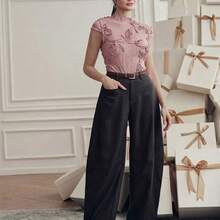 Blusa elegante de mujer con cuello de pico de encaje floral rosa y mangas cortas transparentes - Rosa vieja - Ver 7