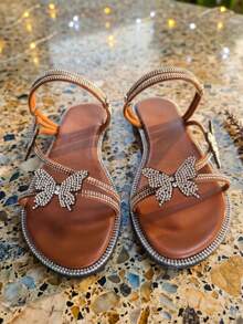 Sandalias planas de estilo francés con pedrería en la suela para mujer, diseño versátil y de moda adecuado para combinar con faldas, cómodas para vacaciones en la playa y viajes - Marrón - Ver 6