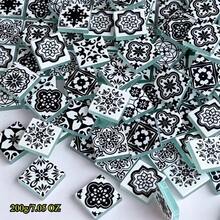 100g/200g Azulejos de Mosaico de Vidrio con Patrón de Mandala Blanco y Negro, Piezas de Mosaico con Superficie Rociada de 2.3*2.3CM, Adecuados para Artes & Manualidades, Proyectos DIY, Sala de Estar, Cocina, Baño, Decoración del Hogar, Decoración de Paredes y Pisos de Creatividad Artística, Material de Manualidades DIY - HBMP - Ver 10