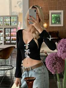 Áo ngắn đen nơ ren mới Xuân/Hè, áo len dệt kim nữ phong cách ngọt ngào tối giản gợi cảm nhẹ nhàng cổ chữ V sâu tay dài, có thể mặc riêng khi đi chơi, mua sắm và chụp ảnh - màu đen - Xem 4