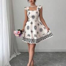 guang zhou mi qian shang mao  Vestido casual de vacaciones y uso diario con diseño de cintura impresa, espalda descubierta, lazo y mangas acampanadas - Rosa - Ver 5
