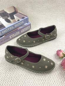Zapatos planos tipo Mary Jane para mujer con bordado de estrella, informales y cómodos, perfectos para el día a día y para citas en primavera y verano. - Verde Oliva - Ver 7