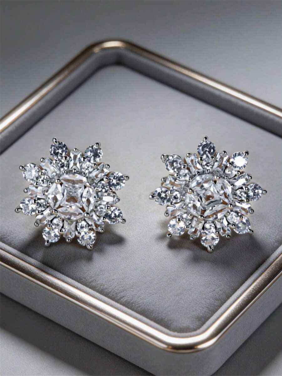 1 Pair Luxury Snowflake Stud Earrings, Versatile Daily Design, Commuter Outfit Accessory - Earrings - View 1