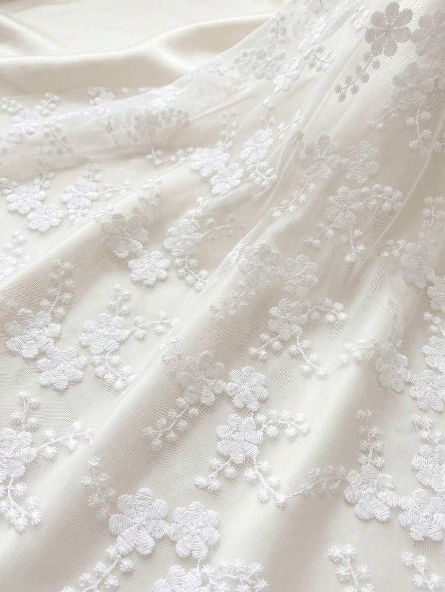 1件白色網格蕾絲刺繡布料,優雅花卉圖案,透明薄紗面料,手工DIY縫製材料,室內裝飾材料,桌布、窗簾、婚禮裝飾、婚紗、正式禮服面料,大尺寸 - 白色網布 - 查看 1