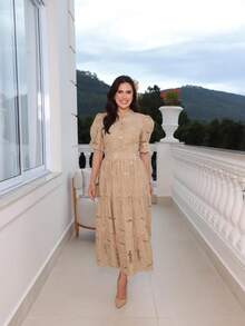Women's Elegant Floral Embroidered Lace Midi Dress, 100% Cotton, With Puff Sleeves, Front Buttons And Full Skirt - Romantic And Sophisticated Look, Summer 2025 - 沙米色 - 查看 4