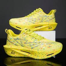 Chaussures de course ultra-légères et amortissantes à rebond pour hommes, best-seller été 2026, chaussures de sport décontractées polyvalentes avec plaque de carbone antidérapante, chaussures de course pour couple, chaussures de sport antidérapantes et résistantes à l'usure convenant à divers terrains et à la forme physique - Jaune citron - Voir 3