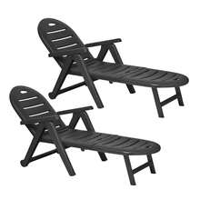 SP Berner Conjunto de 2 espreguiçadeiras dobráveis com apoio de braços e encosto ajustável em 4 posições. Design confortável e durável para jardim, terraço ou piscina. Com 2 rodas para facilitar o transporte. Fabricadas sem componentes metálicos para evitar ferrugem. Alta resistência às intempéries. Produzidas na Espanha com materiais reciclados. Leves, práticas e fáceis de guardar, ideais para uso externo. - C - Ver 1