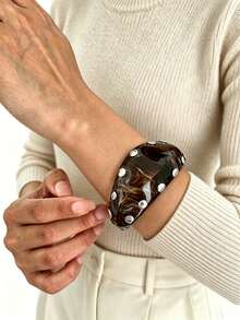 1pc Vintage Fashion Geometric Asymmetrical Smooth Rivet Resin Cuff Bracelet, Elegant Fashion Party Gathering, Couple Date, Daily Casual, Couple Date, Women's Holiday Versatile Jewelry Bracelet Gift (Resin Bracelet May Have Slight Color Difference And Flaws, Which Is Normal) - Bracelet - View 11