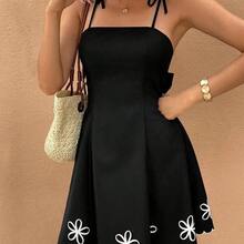 Women Midi Dresses - Hitam dan Putih - View 7