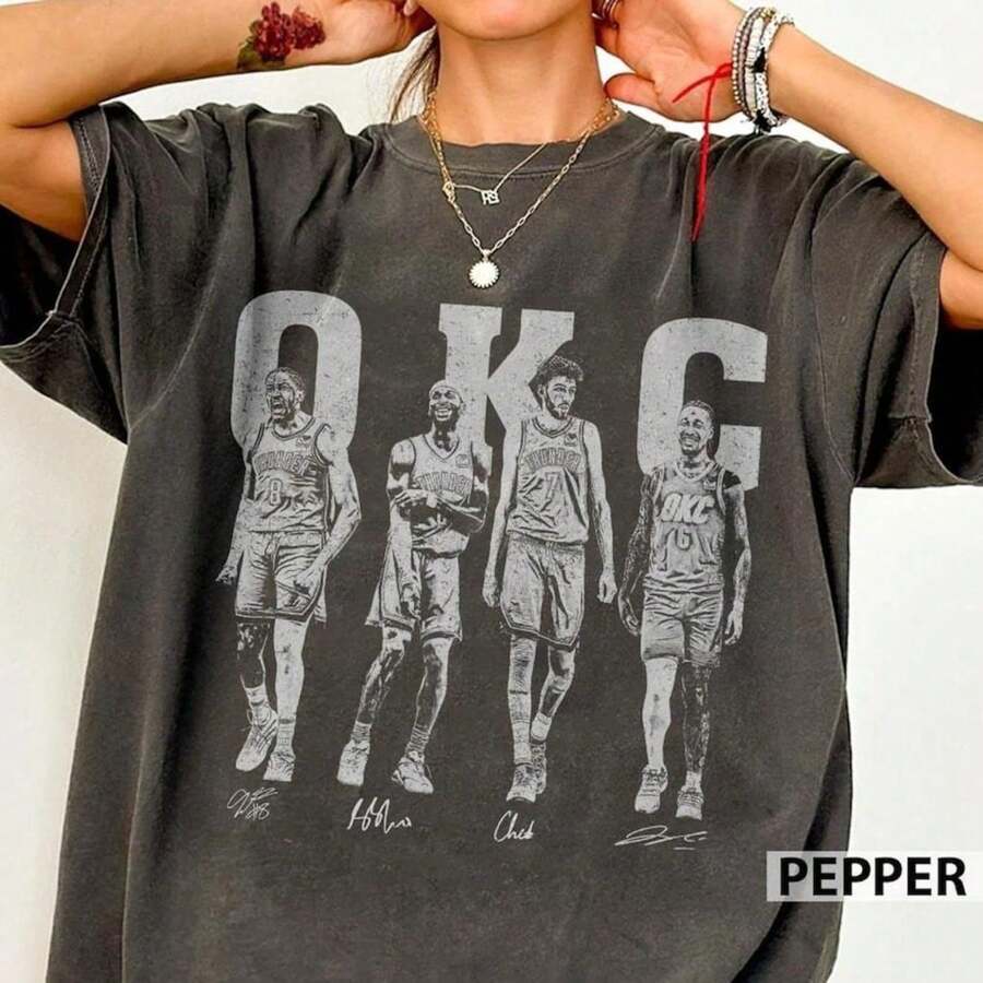 2026 Shai Gilgeous Chet Holmgren Williams Basketball Shirt OKC Oklahoma Thunder Basketball Vintage SGA Sweatshirt Gift For Fans - 後四人組 - 查看 1