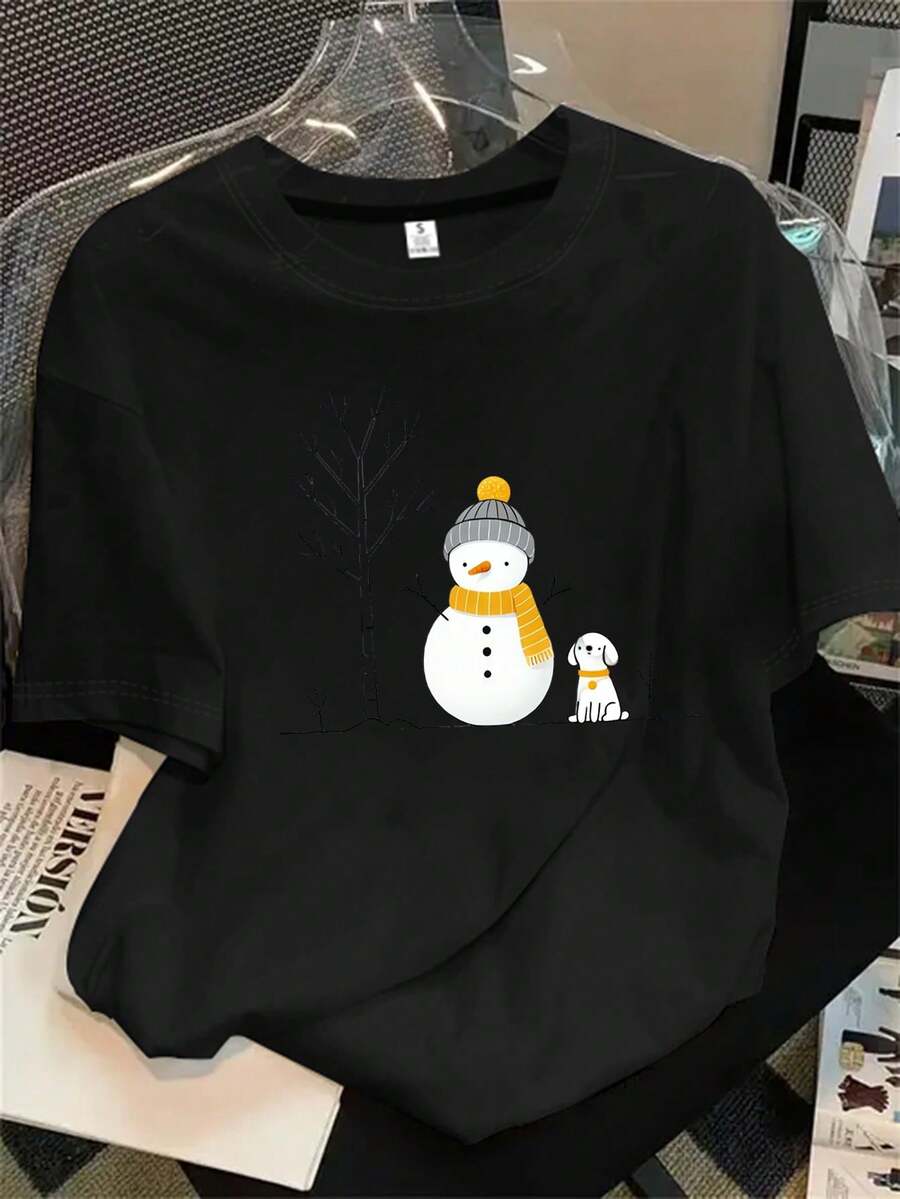 Top de mujer de manga corta y cuello redondo con estampado de un muñeco de nieve y su perro, apto para todas las estaciones. - Negro - Ver 1