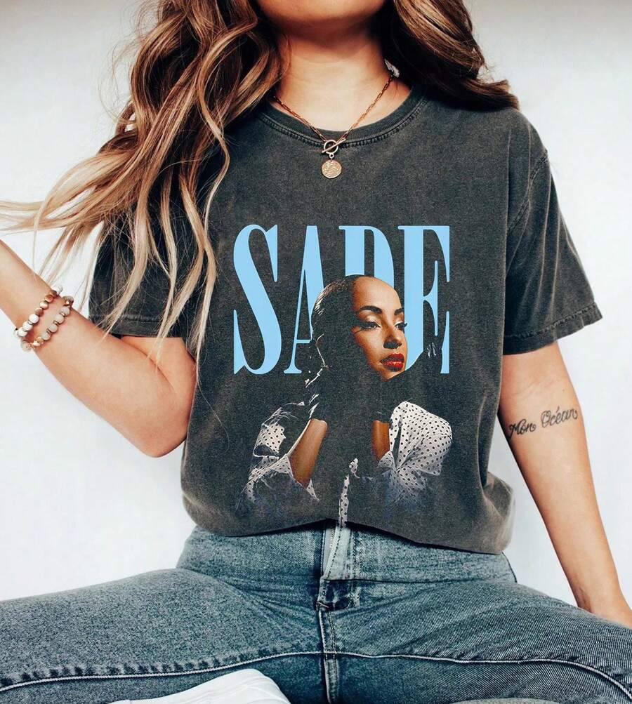2026 Vintage Sade Adu Print Graphic Cotton TShirt Sade Adu Unisex TShirt Sade Pop Music Fan Shirt Gift For Her Sade Tour Shirt - 後七 - 查看 1