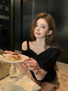 女款黑色粗針織露肩T恤，修身復古風休閒上衣，適合夏季，Y2K風格 - 黑色 - 查看 3