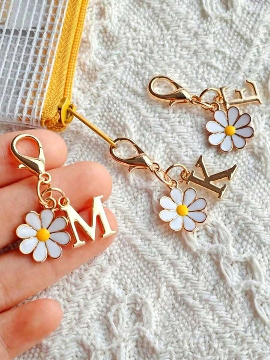1pc Letter Daisy Pendant Keychain - Multicolor - View 1