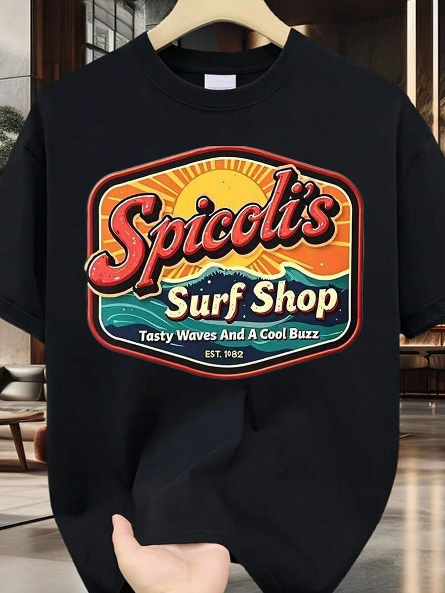 Camiseta vintage de Spicoli'S Surf Shop, logotipo colorido, diseño de rayos de sol y olas, texto 'Tasty Waves And A Cool Buzz Since 1988', blanca, ropa casual para surf en la playa, cuello redondo, manga corta, corte holgado, All-Sea - Negro - Ver 1
