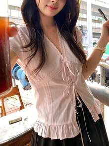 夏季小眾設計極簡修身法式白色蕾絲飾邊繫帶短袖女款上衣 - 淺粉色 - 查看 2