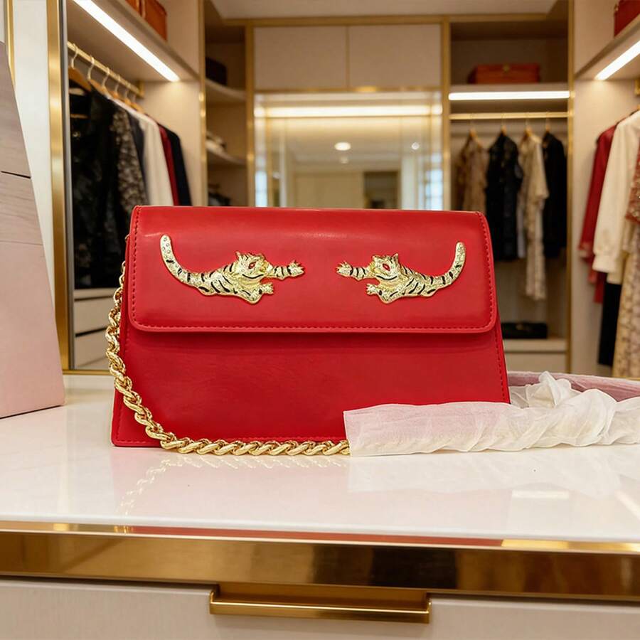 Borsa a tracolla Rock Chic con hardware dorato a forma di tigre per donna, borsa a spalla vintage con borchie e catena, casual per serate e feste, pochette con patta - Rosso tinta unita - Visualizzare 1