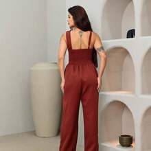 Macacão longo feminino chique com decote assimétrico, sem mangas e cinto, com detalhe drapeado, perfeito para o outono. - terra cota - Visão 5