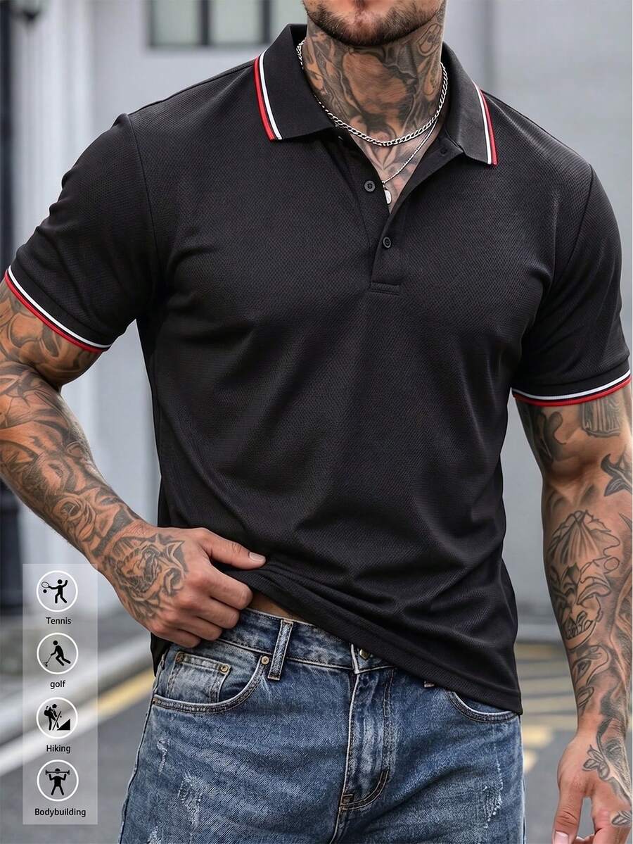 男士黑色 Polo 衫，黑紅白條紋領口與袖口，短袖，休閒運動風，修身剪裁，適合高爾夫球與日常穿著