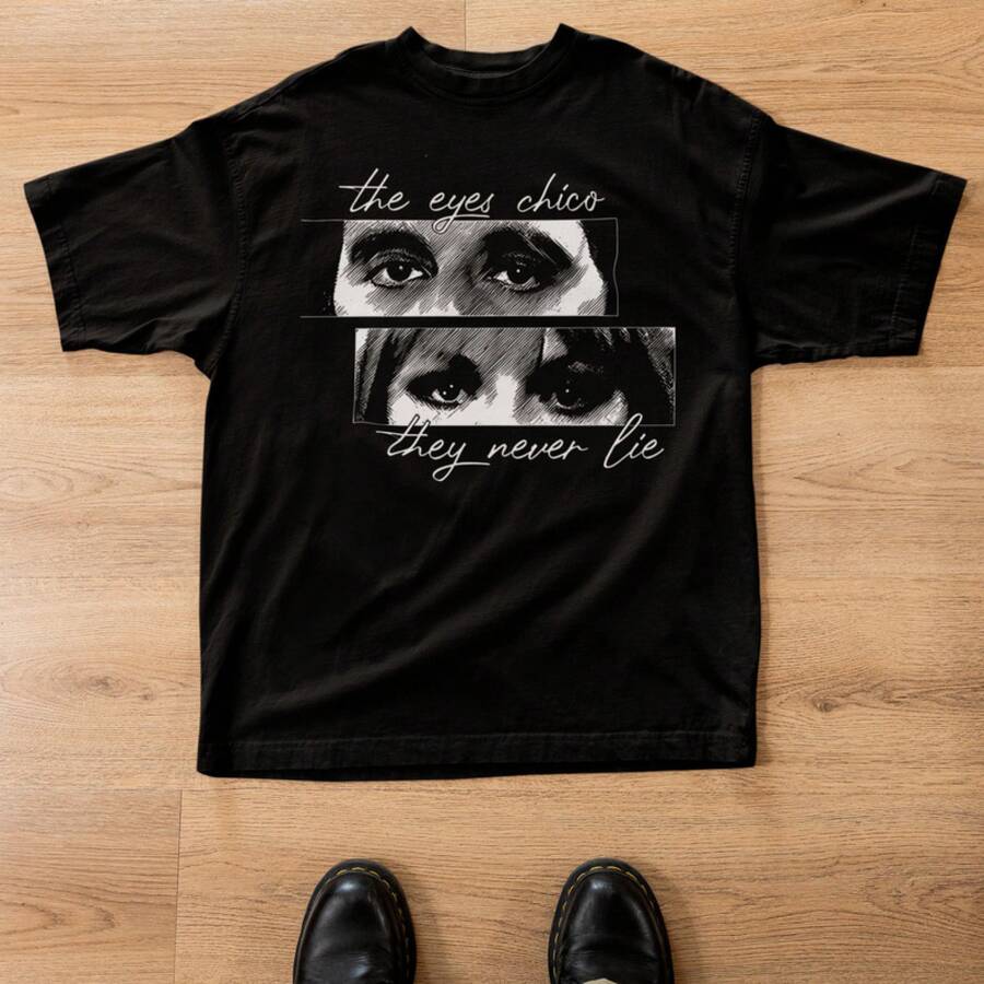 T-shirt grafica con citazione del film "The Eyes Chico They Never Lie" - Unisex - nero - Visualizzare 1