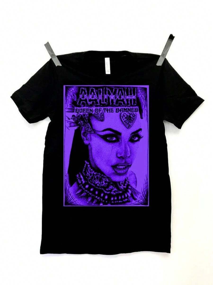 Akasha Queen Of The Damned En sommar-T-shirt som kan bäras av både killar och tjejer. Retro Rockband T-shirt för kvinnor, andningsbar bomull, vardagliga fritidstoppar för utomhusbruk. Y2K Grunge Band Print Crop Top för kvinnor, kortärmad vintage musikfestival-topp för utekvällar. Retro Music Band Print långärmad T-shirt, vintage punk streetwear tee-toppar. - Svart - Visa 1