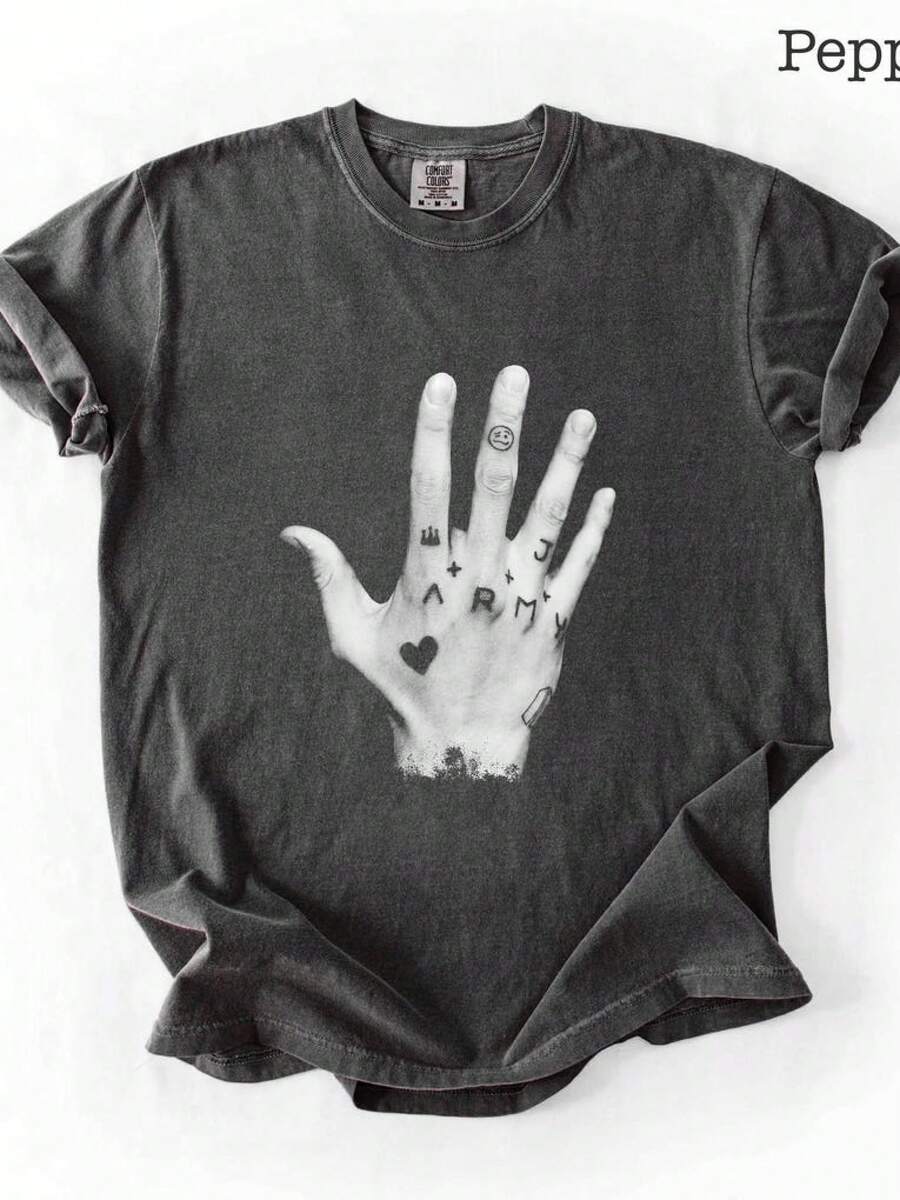 Camiseta vintage con tatuaje de Jungkook, camiseta de Jung Kook, camiseta de la gira Arirang de , camiseta de regalo musical de Jungkook, camiseta de regalo para fans de  de Jungkook, camiseta para hombre, ropa de verano para hombre. - Negro - Ver 1