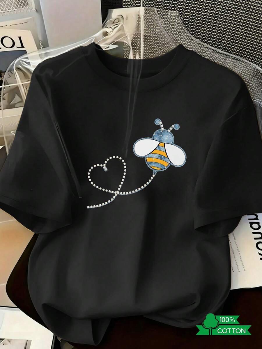 Camisa casual de vacaciones para mujer con estampado de letras y anime a la moda, camiseta de cuello redondo para mujer con diseño sencillo, cómoda y transpirable, elegante y versátil, adecuada para deportes y ocio, un imprescindible de verano, enviada localmente. Camiseta de mezclilla Bee de talla grande, adecuada para salidas, uso urbano y cotidiano. - Negro - Ver 1
