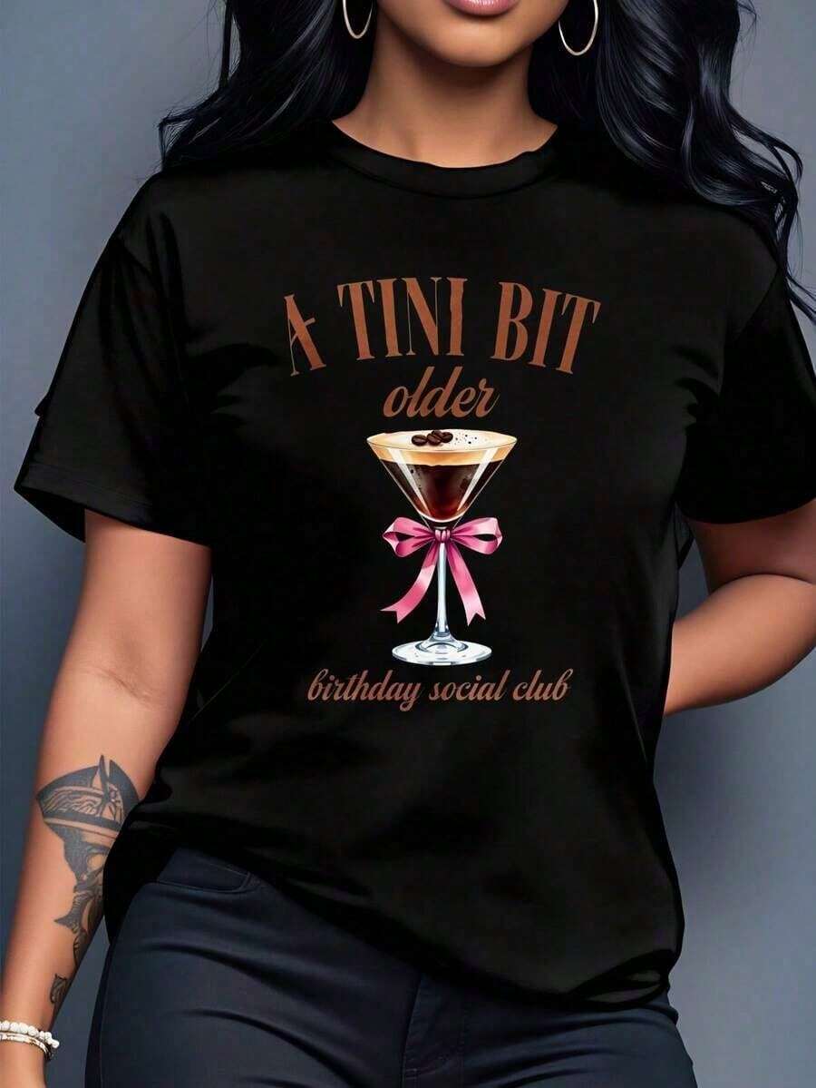 Women's Graphic Print T-Shirt, Oversized, Crew Neck, Cotton, For The "A Tini Bit Older Birthday Social Club" Community, Casual Wear, Spring, Short Sleeve, Loose Fit, Summer Fashion, Basic T-Shirts, Fun Clothing In Black And White Options, Party Gift For Women. - 黑色 - 查看 1
