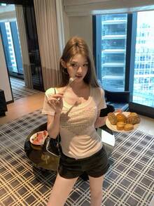 女款心形水鑽U領白色短袖T恤 夏季休閒辣妹修身緊身上衣 - 白色 - 查看 3